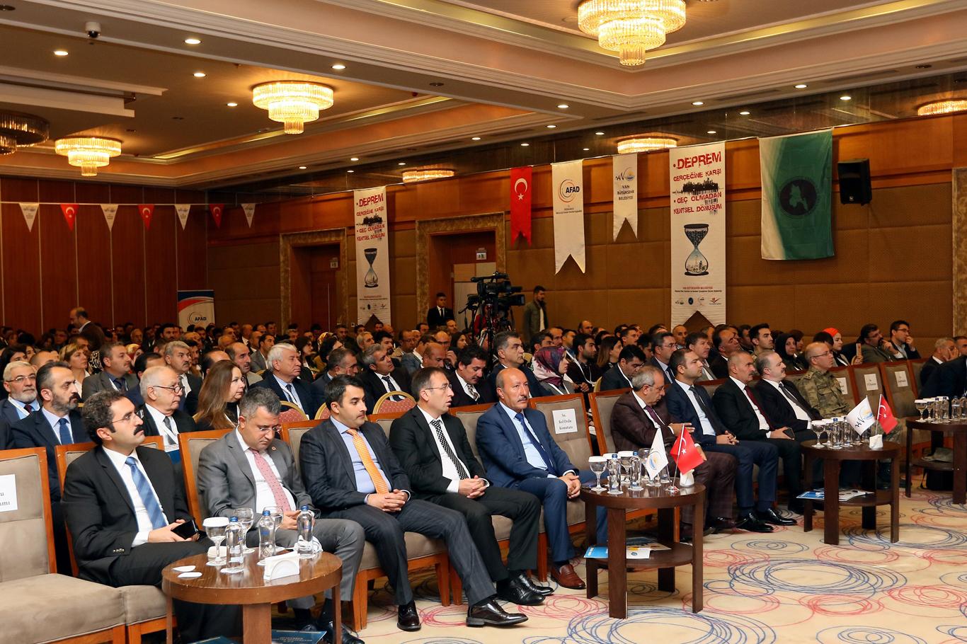 Van'da deprem çalıştayı başladı Van'da deprem çalıştayı başladı